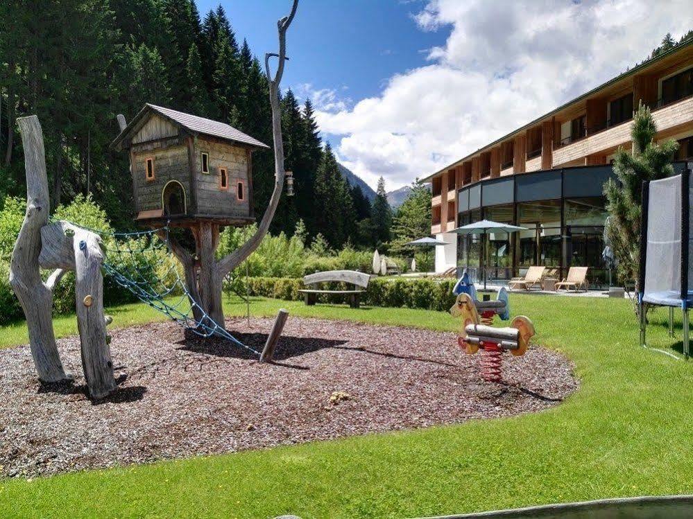 Spa Hotel Zedern Klang Hopfgarten in Defereggen Exterior foto